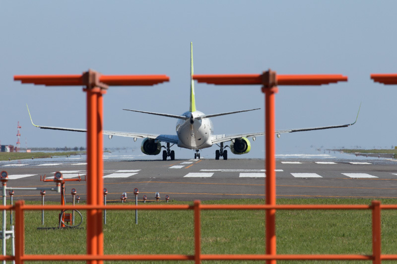 宮崎空港を離陸するソラシドエアー機