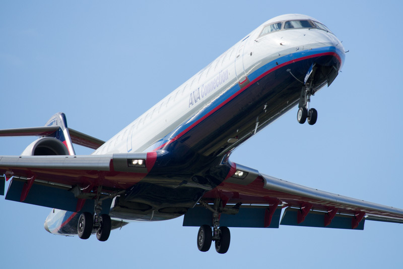 宮崎空港に着陸するIBEX機