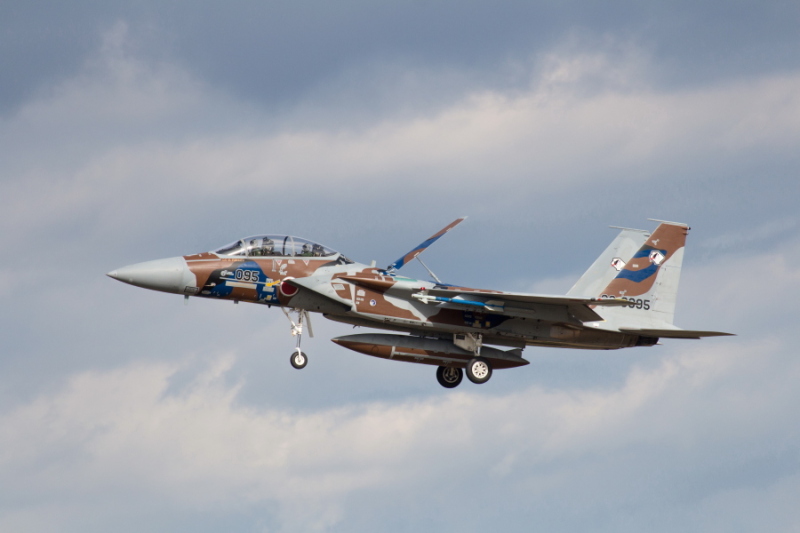 新色のf-16アグレッサー飛行