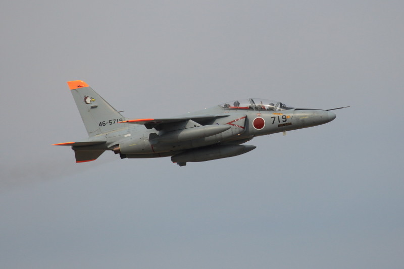 新田原基地にすでに飛来していた訪問者のt-4練習機