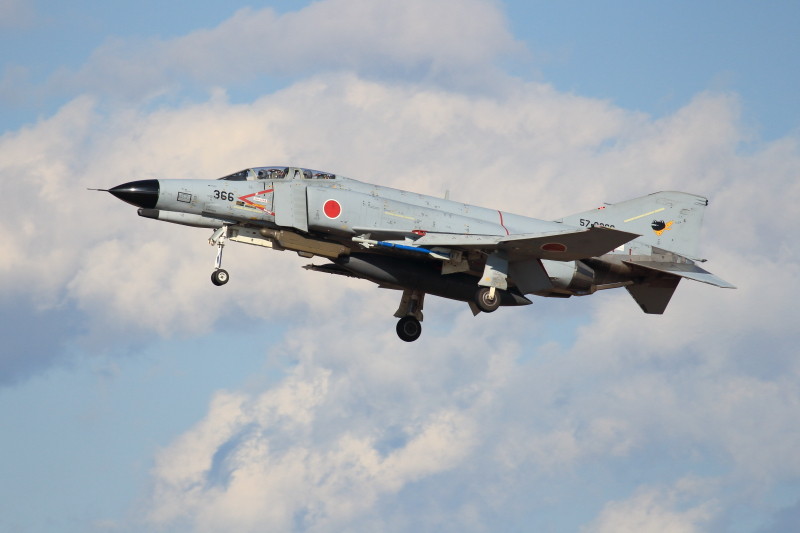 新田原基地に着陸寸前のf-4ファントム