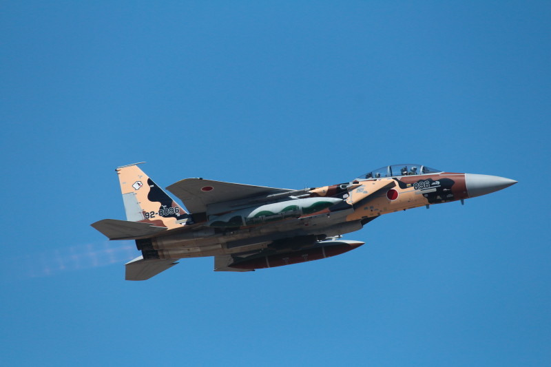 新色アグレッサーが新田原基地を離陸する画像