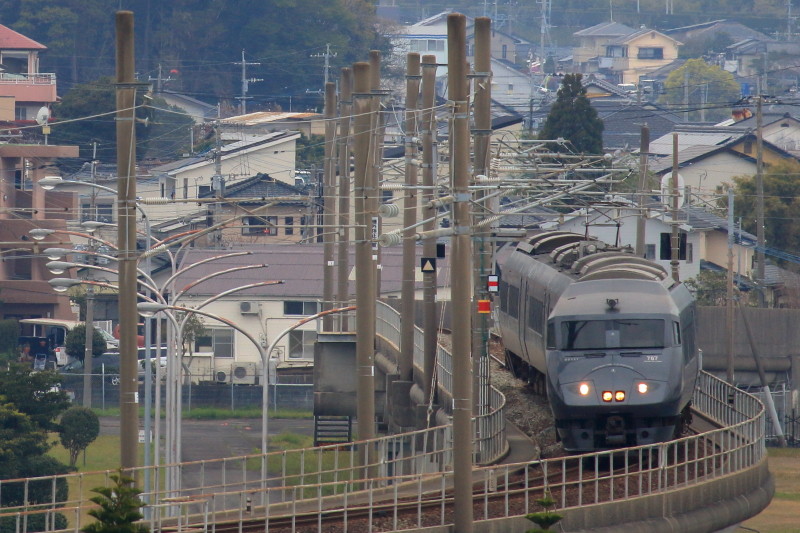 ＪＲ宮崎空港駅に入ってきた特急にちりん