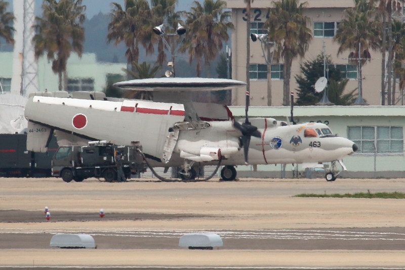 新田原基地に滞在中のE-2C