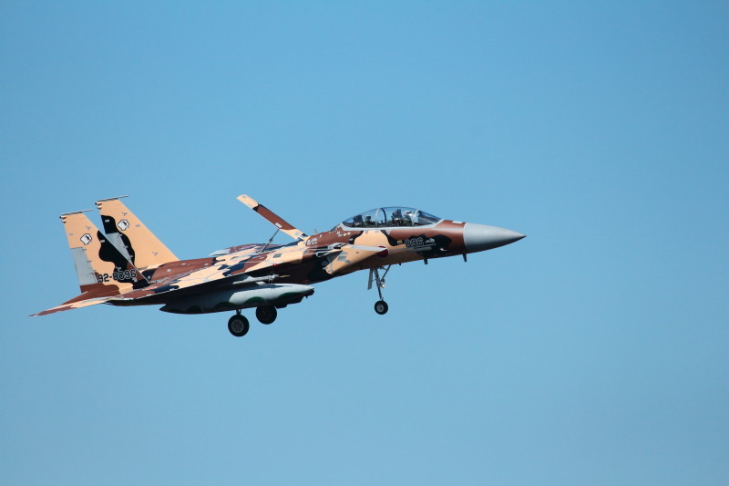 新田原基地西側から進入体制の新色アグレッサー画像