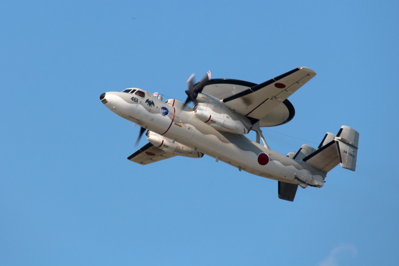 新田原基地をたつE-2C情報収集機