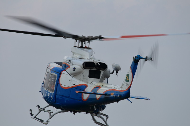 活動に向かう宮崎県のレスキューヘリ