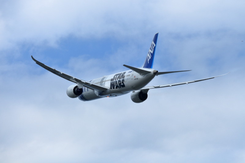 ありがとうANA　R2D2特別塗装機B787飛行機