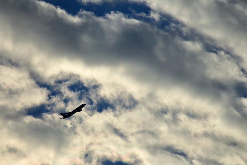 宮崎空港離陸後東京に向かう飛行機エアバス