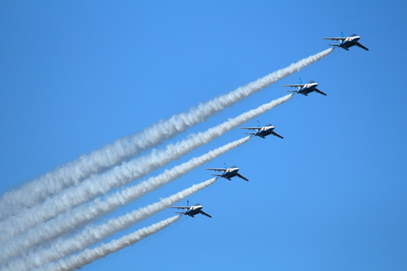 ブルーインパルスのパレード開始