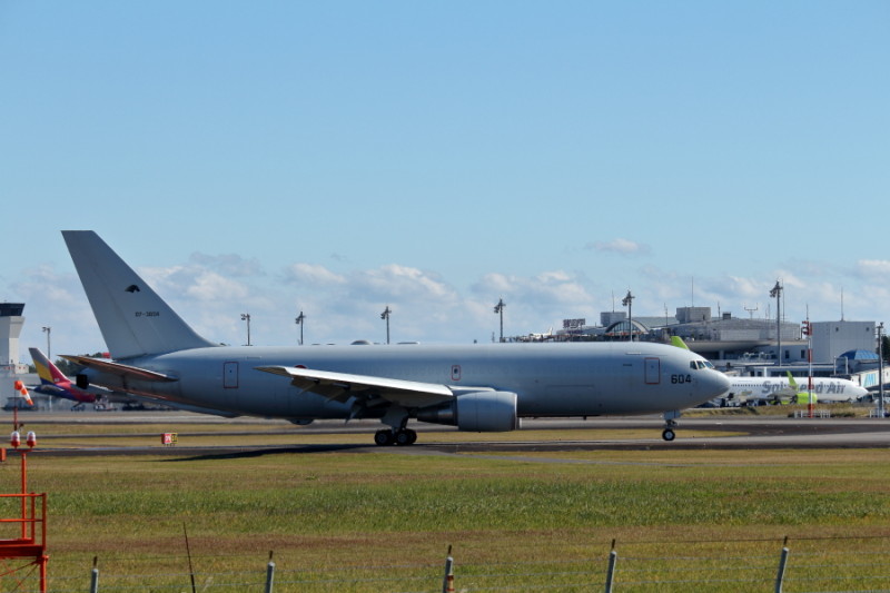 空中給油機が宮崎空港にやってきた。