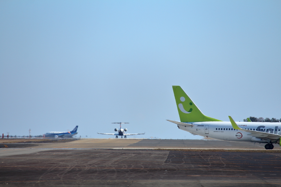 宮崎空港の出発機、到着飛行機