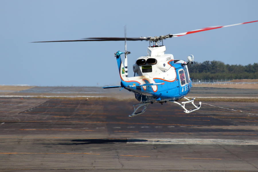 訓練を終えて宮崎空港に帰着した宮崎県防災ヘリ