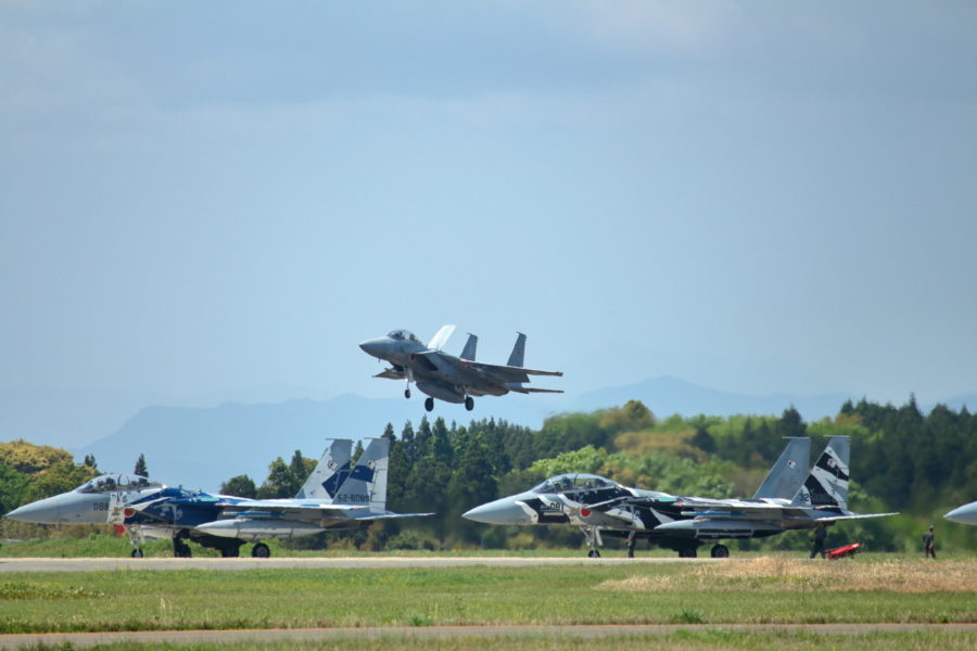 新田原基地離陸前のアグレス3機