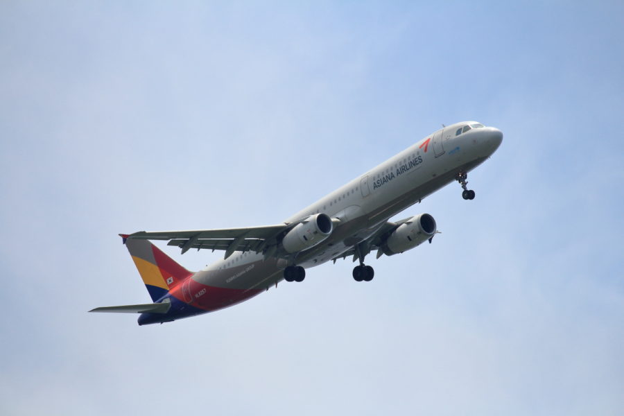 宮崎空港に向かうアシアナ航空飛行機