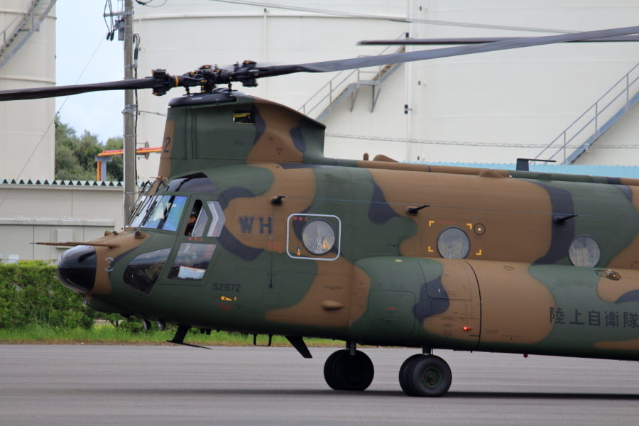 宮崎港で待機中の陸上自衛隊チヌーク