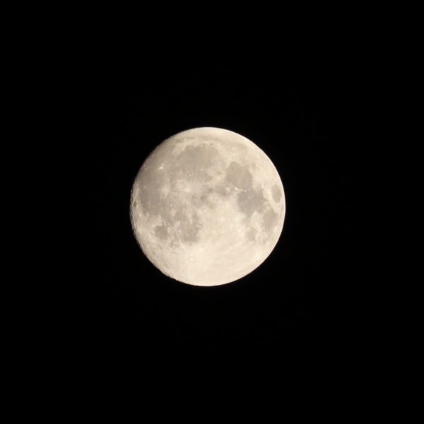 宮崎の空に輝く9月の名月