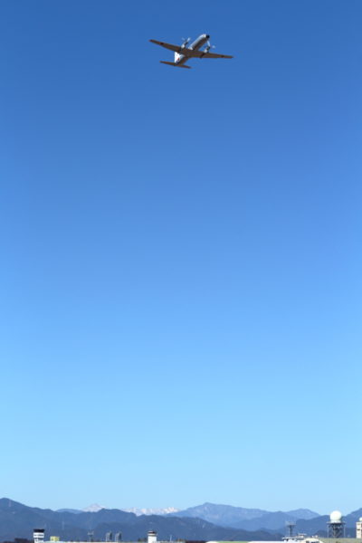 新田原基地を離陸した美保基地所属のYS-11