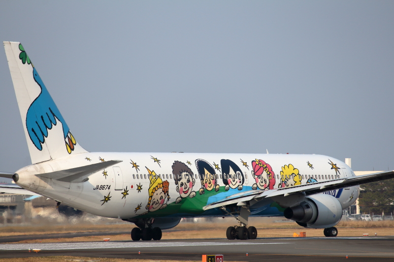 宮崎空港を離れるゆめジェットの特別塗装機