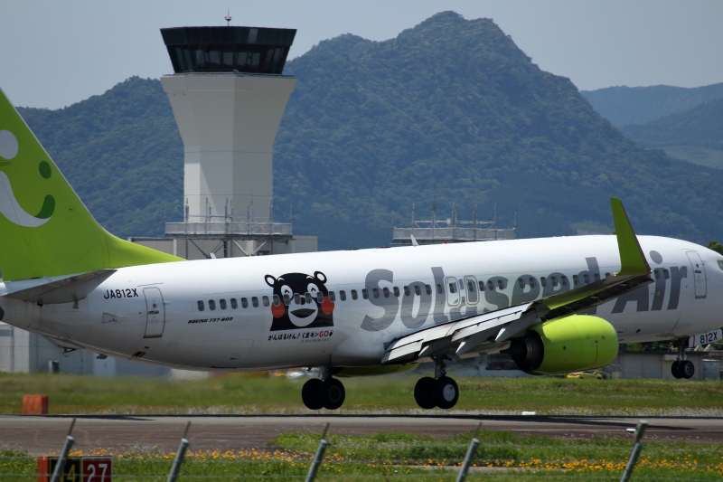 宮崎空港に到着しそうなくまモン飛行機