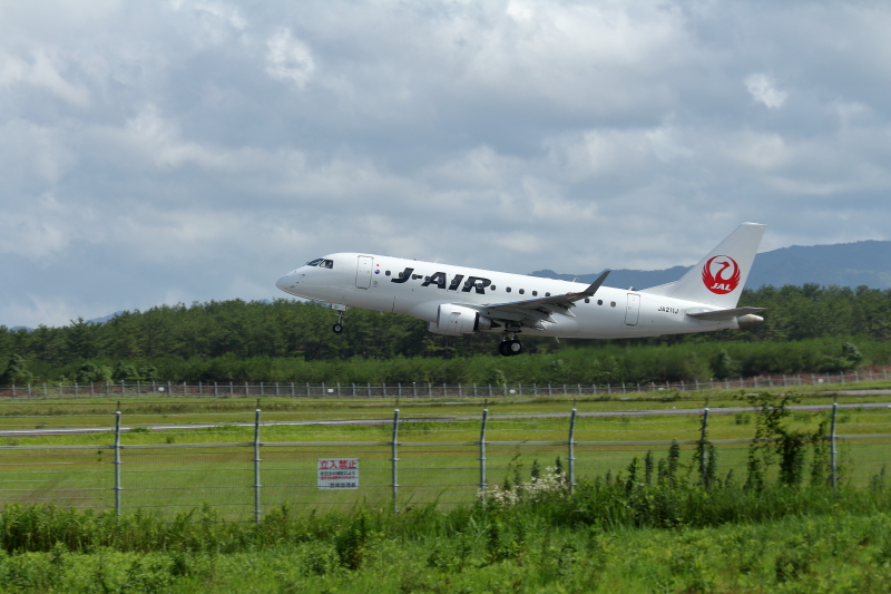 宮崎空港を離陸したジェイエア社の飛行機