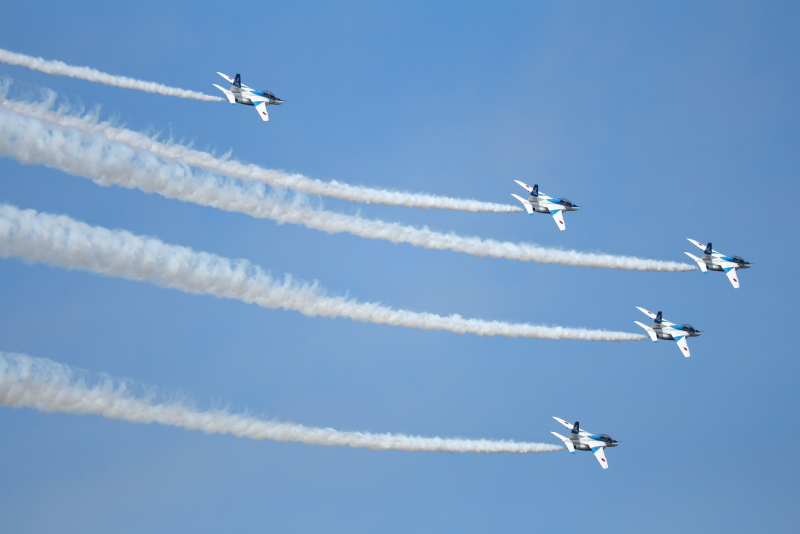 2017エアフェスタ予行で披露するブルーインパルス