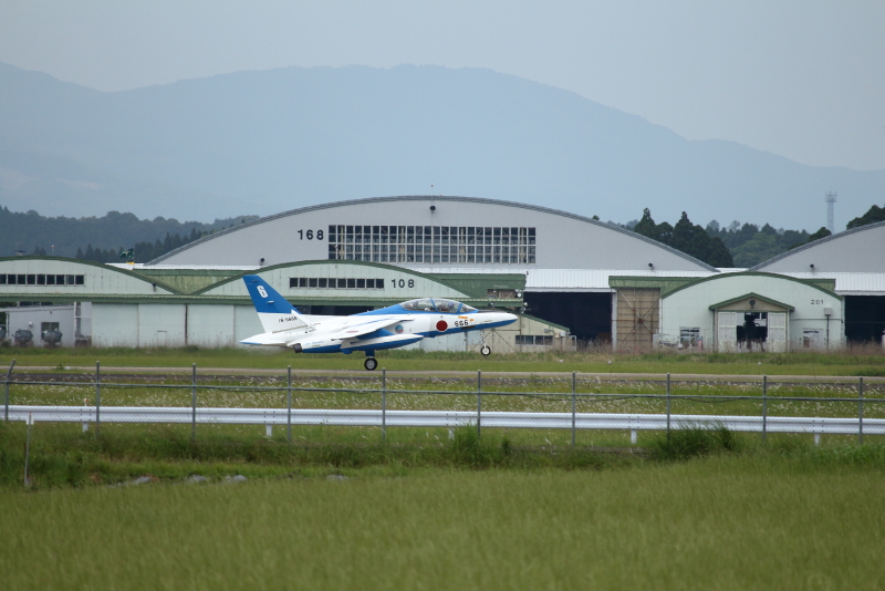新田原基地に着陸したブルーインパルス6番機