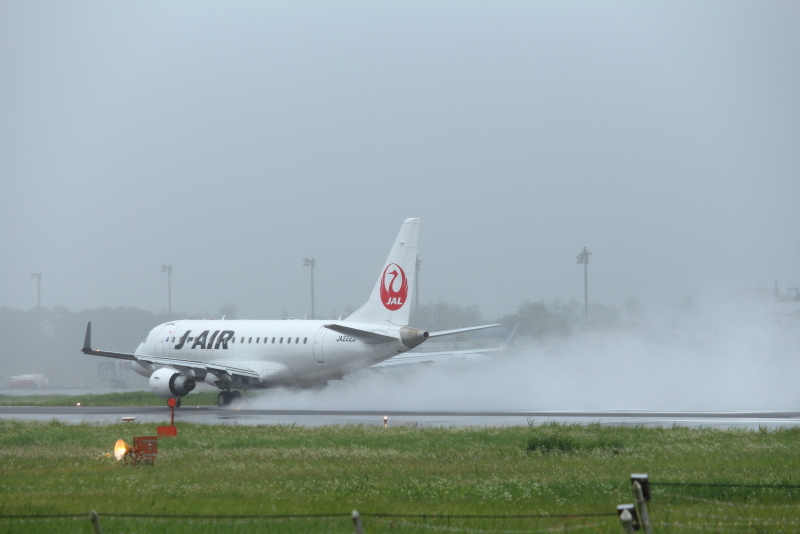 宮崎空港から東京に向かうJAL機