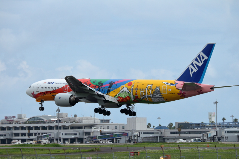 宮崎空港にやって来たANAオリンピック特別塗装機