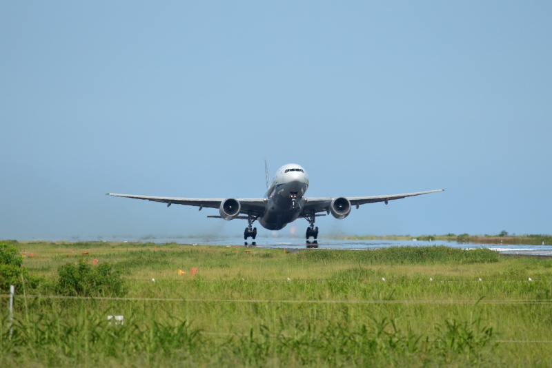 今日、宮崎空港にやって来たのはB777型機だった。なぜ