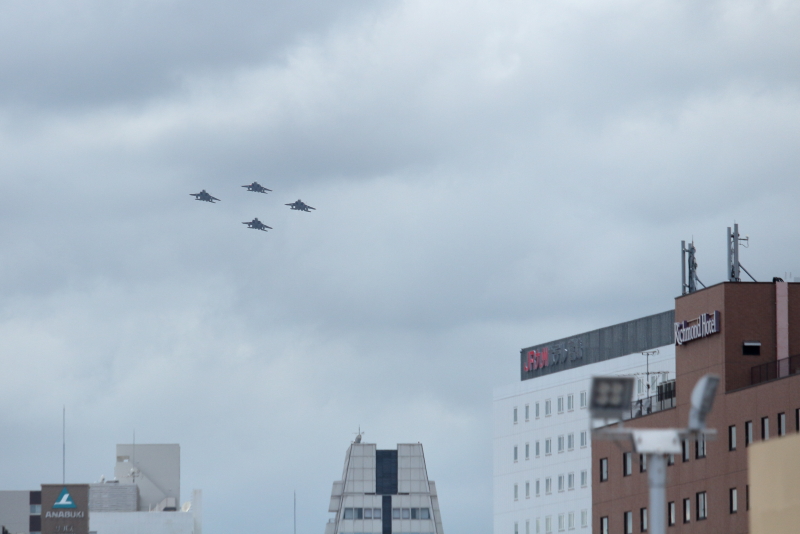 まつり宮崎オープニングフライトで高千穂通上空を飛行する新田原基地所属のＦ－15