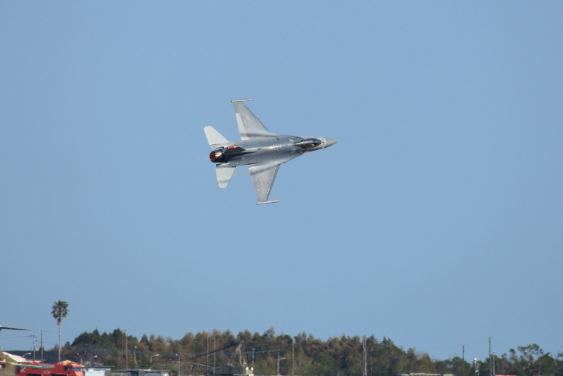 新田原基地に飛来しているアメリカ空軍F-16戦闘機