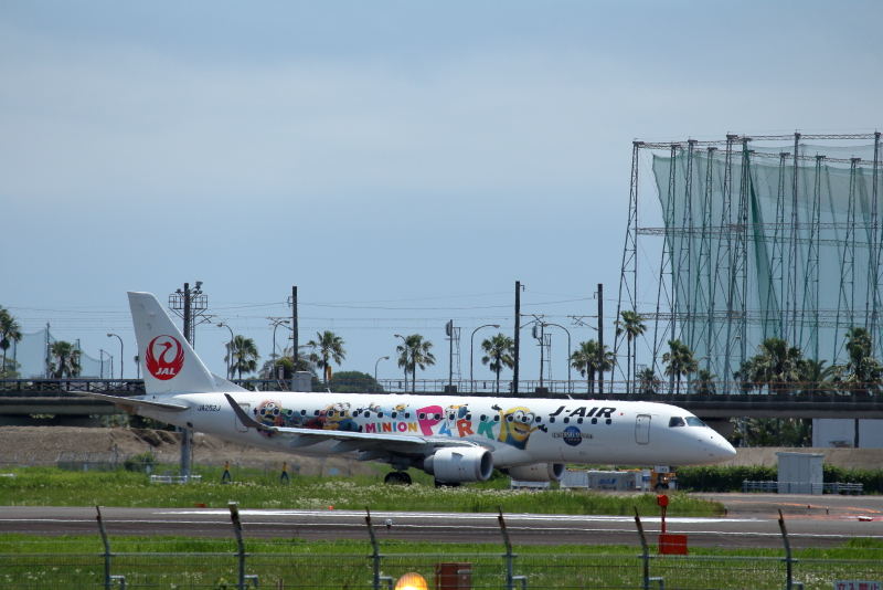 宮崎空港にやって来たJALミニオン2
