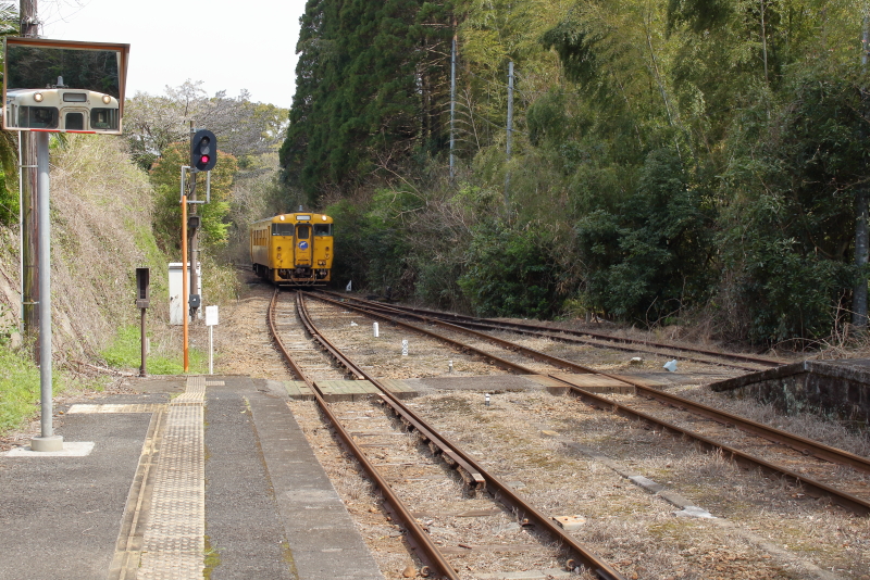 榎原駅に下りが到着